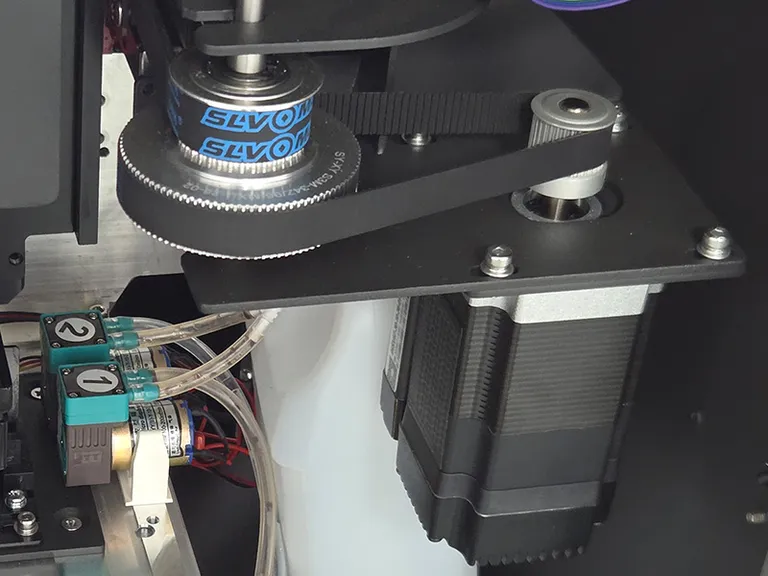 Heavy-duty chassis frame and integrated servo drive